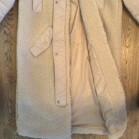 7 For All Mankind
Faux Shearling Quilted Hooded Parka - Picture 7 of 8